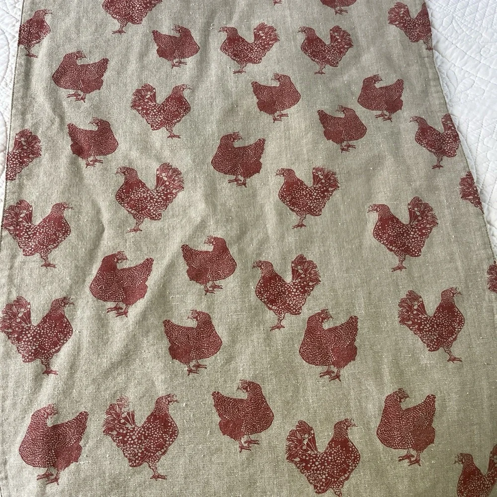 Raine And Humble Henrietta Chicken Table Runner Fig Red‎ 28